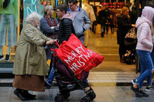 ‘It’s all bags’ says street trader as Christmas wrapping paper sales collapse