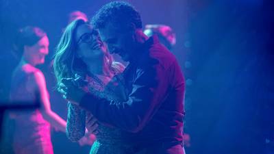 Gloria Bell: Julianne Moore with useless boyfriends and awkward family