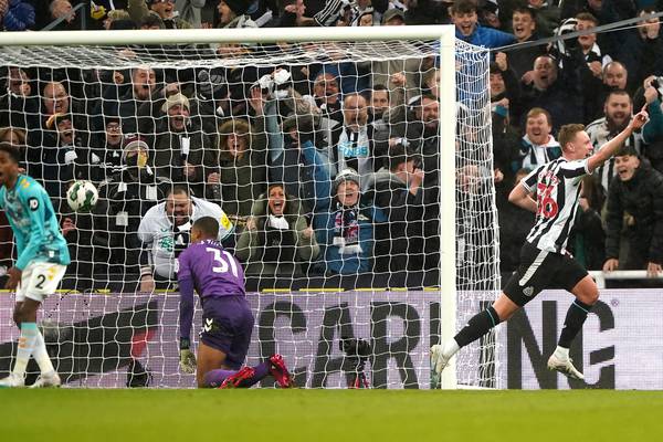 Carabao Cup: Longstaff scores twice as Newcastle make final as Guimarães is sent off