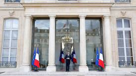 Hollande replaces economy minister with former banker