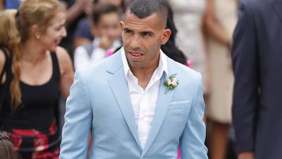 Carlos Tevez completes €600,000-a-week deal to China