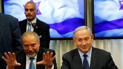 Netanyahu and new right-wing defence chief Lieberman  sign deal