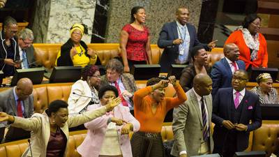 Jacob Zuma defeats no-confidence vote over graft allegations