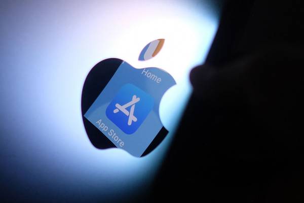 Apple to allow developers link to external websites for user payments