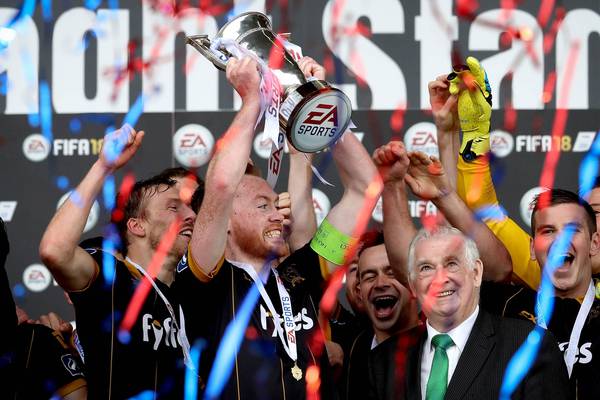Dundalk take the silverware against 10-man Rovers