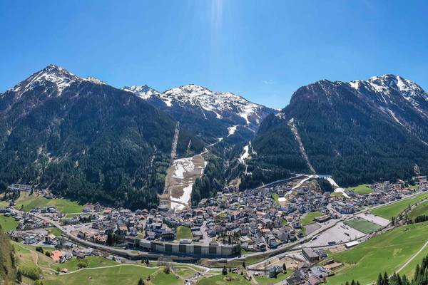 Ischgl ski resort families sue Austria over Covid-19 deaths