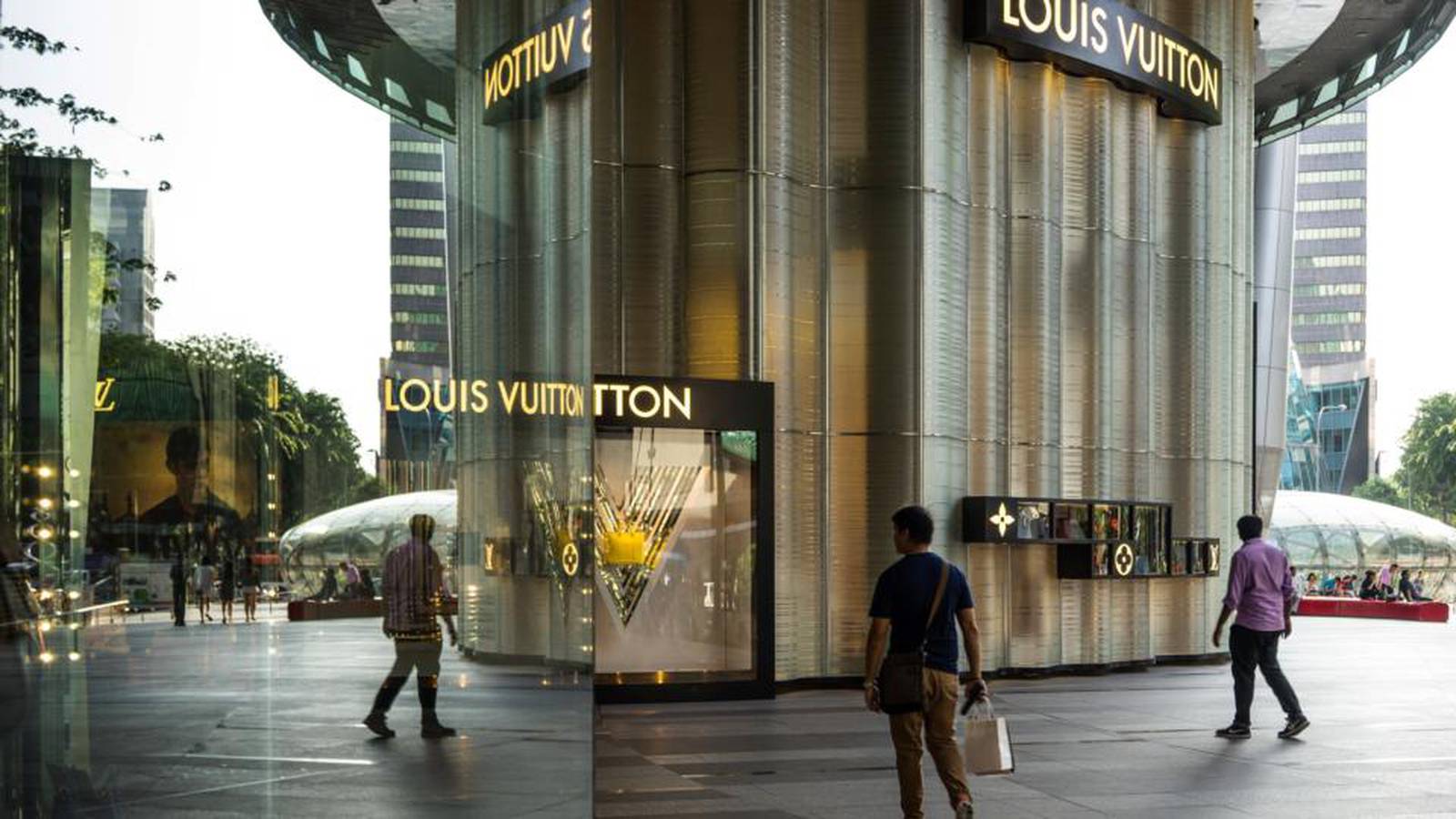 LVMH spirits sales beat forecasts in Q1, fashion disappoints