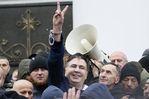 Ukrainian protesters free Saakashvili after rooftop arrest