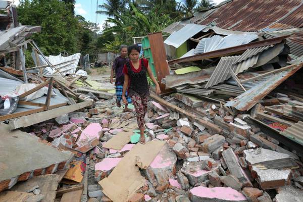 Indonesian earthquake death toll hits 105 with thousands homeless