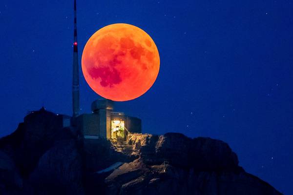 Blood Moon dazzles in longest lunar eclipse of 21st century