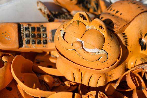 Mystery of novelty Garfield phones on Brittany beaches solved