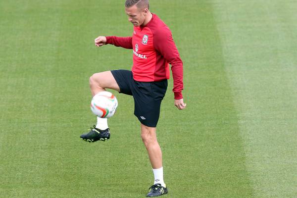 Craig Bellamy and John Hartson put names in hat for Wales boss