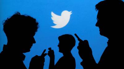 Twitter shares plunge on report bidders are scarce