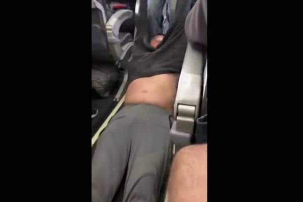 Outrage in China over United Airlines’s treatment of passenger