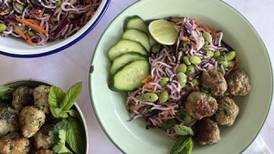 Thai meatballs with rice noodle salad: A light dish bursting with flavour