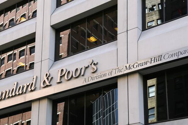 S&P lowers outlook on Irish banks’ ratings to negative