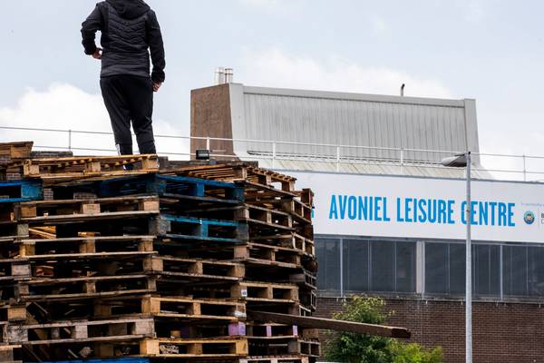 Risk of UVF violence cited as Belfast bonfire standoff continues