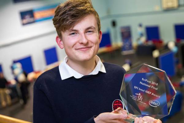 Adam Kelly (16) wins SciFest 2018 for quantum computing solution
