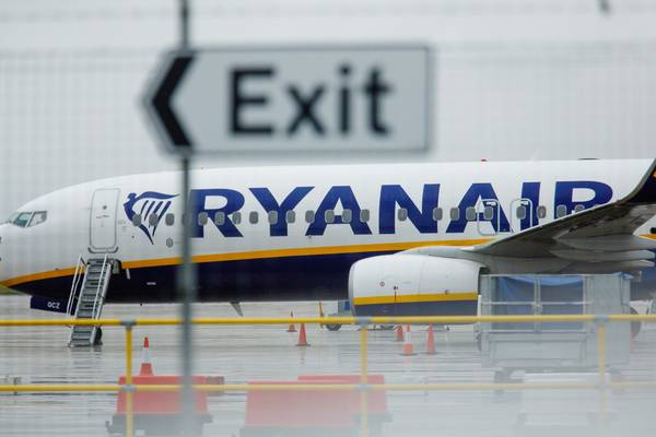 Ryanair drops fees for changing flights for further month