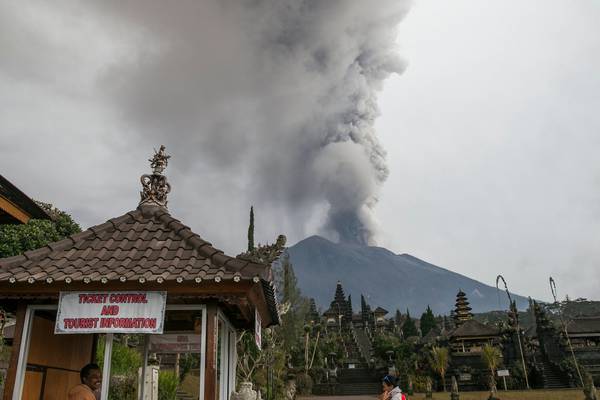 Bali airport closed for second day due to Agung eruption