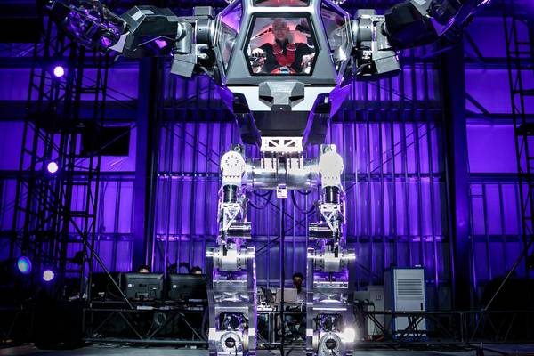 Bezos pilots robot, feels like Sigourney Weaver