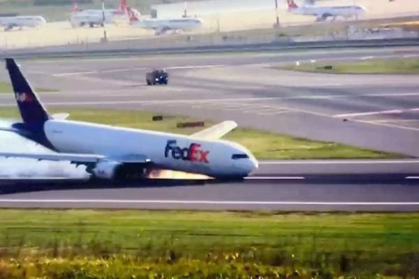 CCTV captures Boeing 767 'belly landing' at Istanbul airport