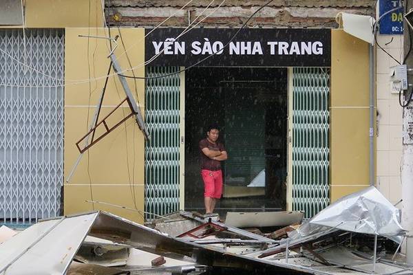 At least 19 dead as Typhoon Damrey sweeps into Vietnam