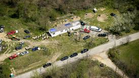 Killer of eight family members in Ohio remains at large