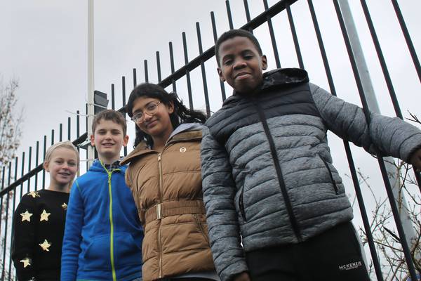 School children using weather stations to help monitor climate change patterns