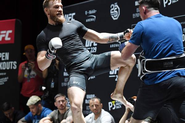 Khabib jeered by pro-Conor McGregor crowd at open workouts