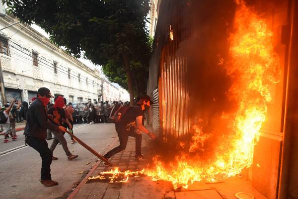Guatemalan protesters set fire to congress building in biggest rally yet against president