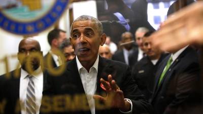 Barack Obama turns up for jury duty in Chicago