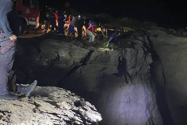 At least 17 migrants die in shipwreck off Greek island 