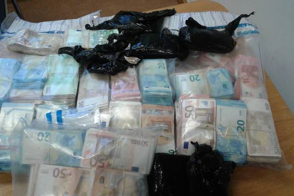 Cocaine, pistol and €400,000 cash seized by Garda in Ballymun house