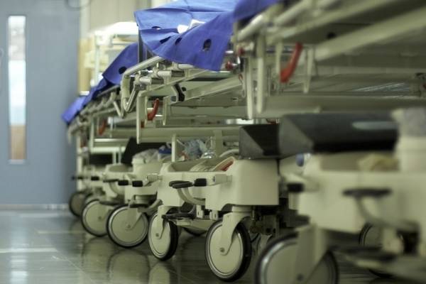 More than 550 people on trolleys and wards waiting for hospital bed