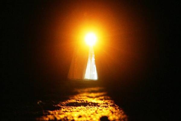 Newgrange  sun trap  may be only 50 years old, says archaeologist