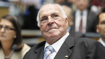Kohl says  German entry to the euro depended on his political survival