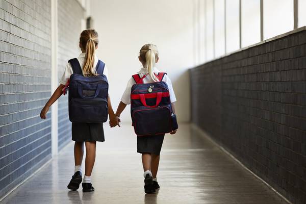 Research linking back pain to carrying schoolbags ‘inconsistent’