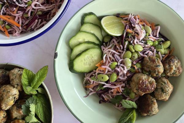Thai meatballs with rice noodle salad: A light dish bursting with flavour