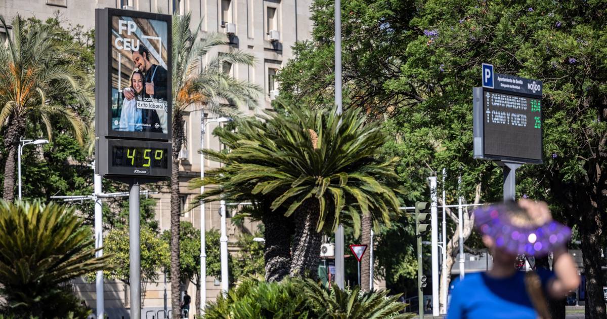 España echa humo por la implacable ola de calor que azota el sur de Europa – The Irish Times