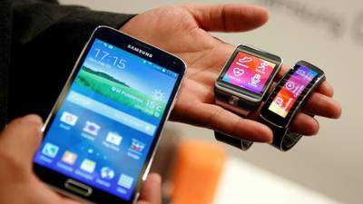 Samsung aims for iPhone as it shows off new Galaxy S5