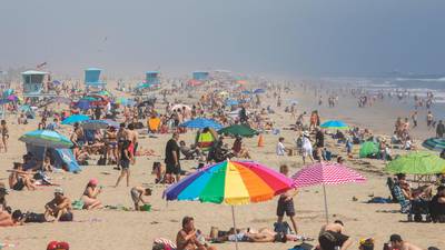 Coronavirus: Americans flock to beaches as some states seek to reopen