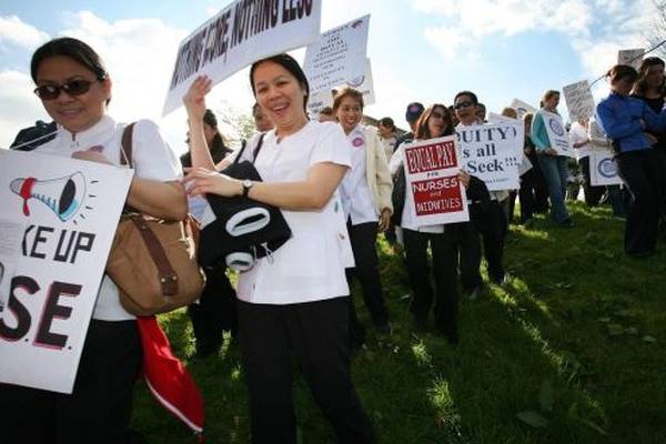 Nurses urge Government to make proposals to avert strike
