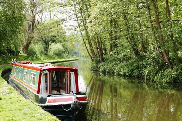 Cruising on a narrowboat up England’s longest river