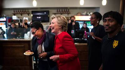 US election race tightens over Clinton’s email troubles