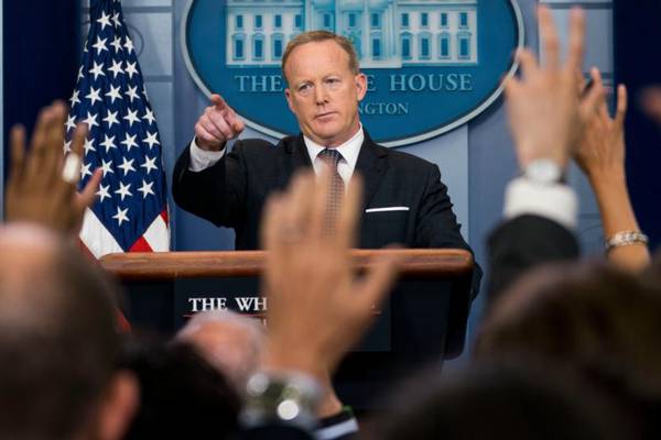 Spicer resignation comes at end of a tumultuous week for Trump