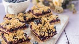 Vegan blueberry crumble bars