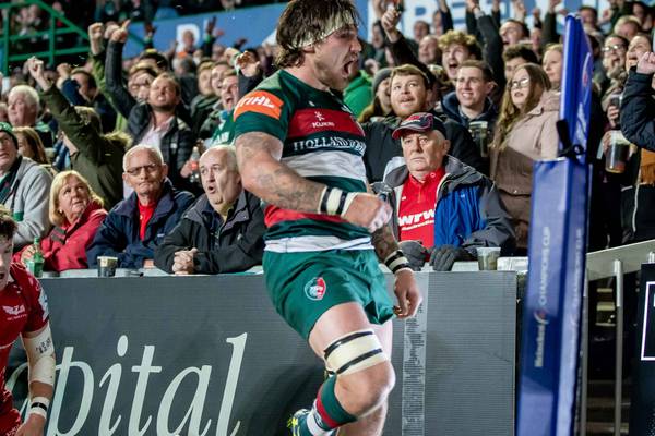 Leicester bounce back with bonus-point win over Scarlets