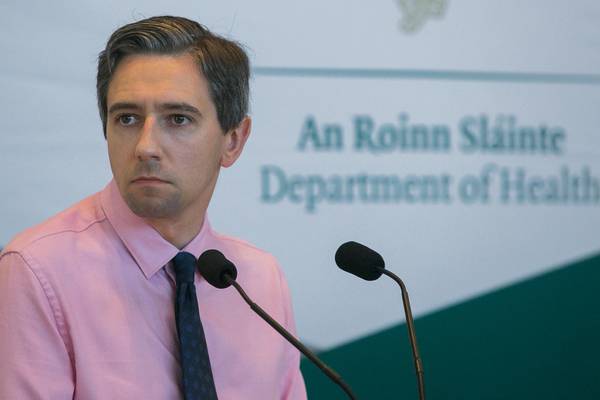Hospital consultants call on Minister to set date for pay talks