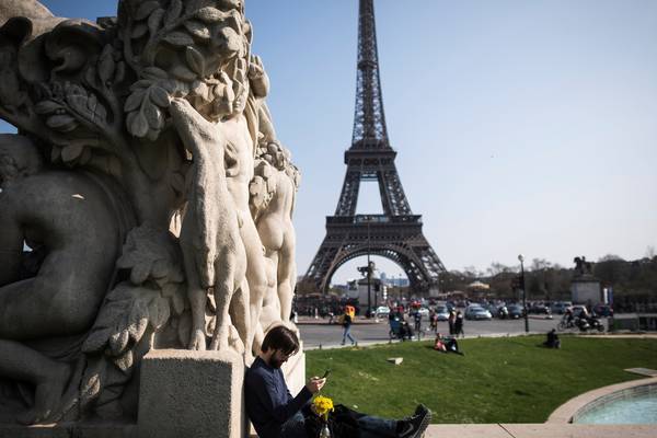 French regulator won't restrict UK fund managers